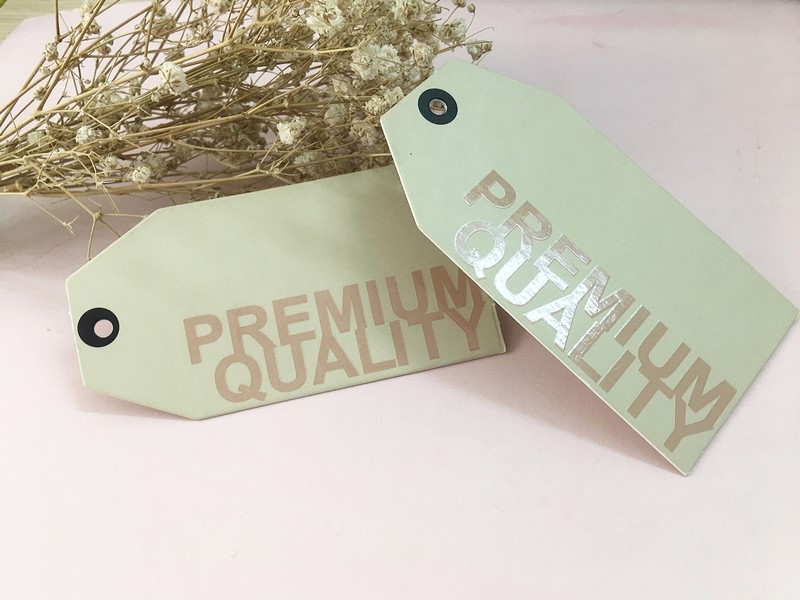 hangtags phủ uv định hình